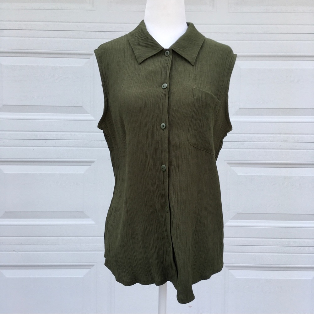 💚 Jaclyn Smith Button Down Blouse 💚